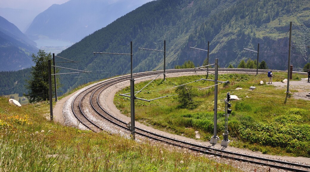 Switzerland, Graubünden, the sharp double track turn on the South side of Alp Grüm station