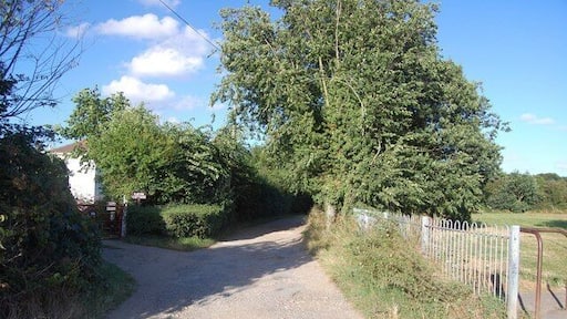The Chase The Chase is an unmade road in Thundersley.