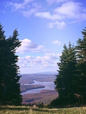 Mt. Snow. Vermont..
Didn't pack a sweat shirt and Temperatures fell bellow 50 and got quite windy at the peak.....Good times...
#hiking
#waterlust