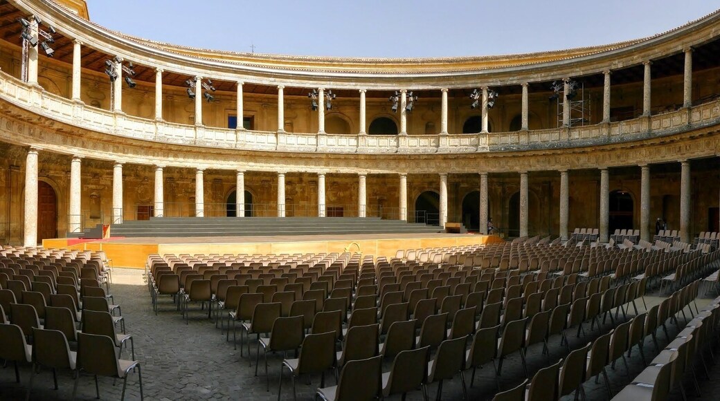 Innenhof des Palast Karls V in der Alhambra