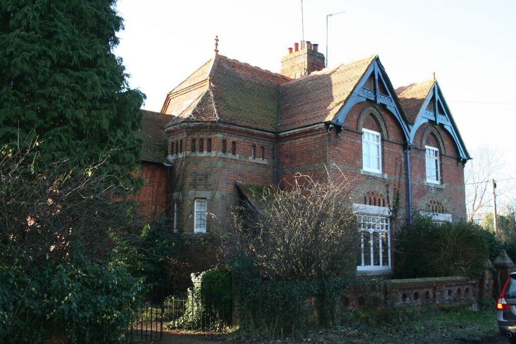 Houses off Sotwell Street I presume these houses just on Sotwell Street are Victorian. Brightwell would have started just by the end of the second house.