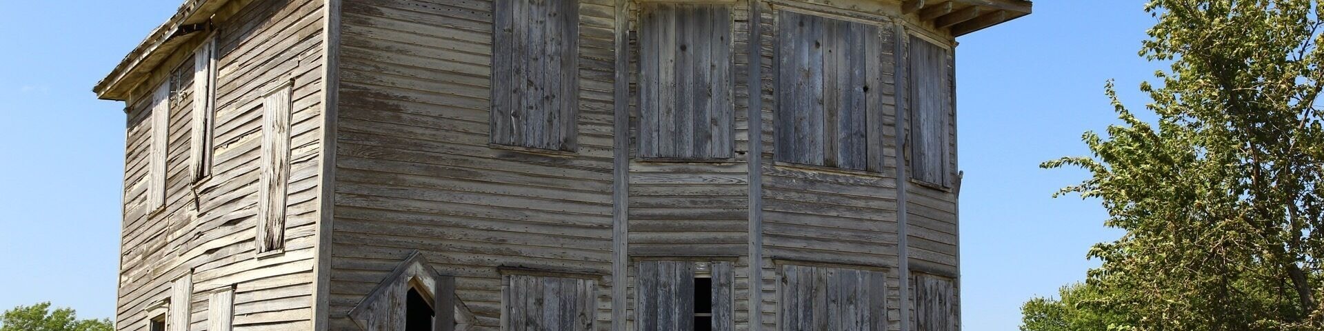 Abandoned old house near Soldier