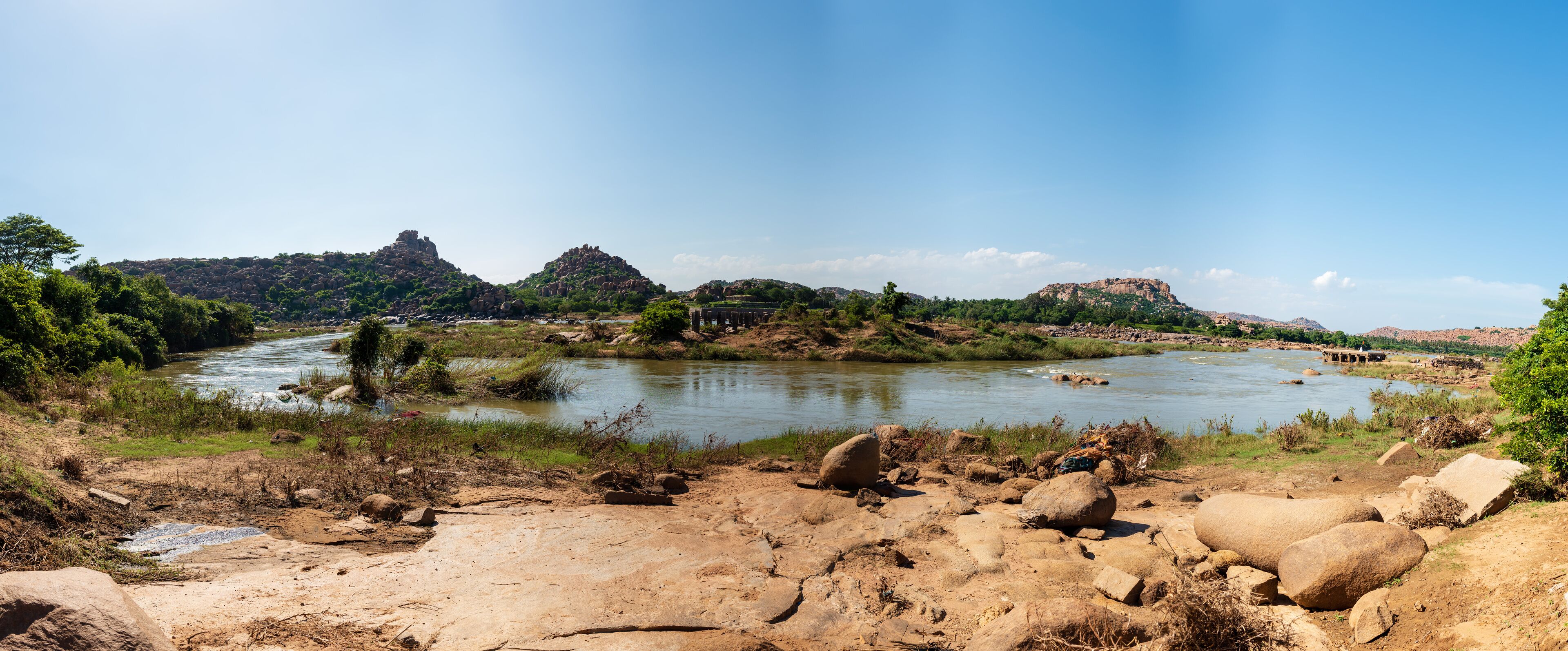 Polluted banks of the tungabhadra river