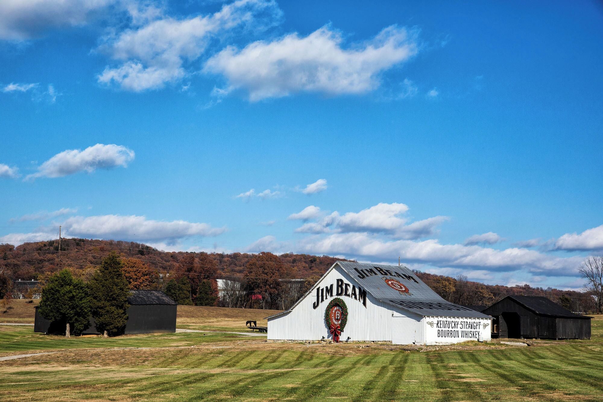 Looking for a fun weekend in the US? Tour the Kentucky Bourbon Trail. 

Learn all about the distilling of bourbon, tasting some of the best bourbons along the way. Currently, there are nine distilleries on the official Kentucky Bourbon Trail and you need a minimum of two days to get to all of  them. It is tons of fun plus you learn some American history along the way. #roadtrip #bourbon

Read more: http://www.earthtrekkers.com/kentucky-bourbon-trail-ultimate-guide/