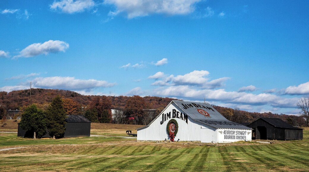 Looking for a fun weekend in the US? Tour the Kentucky Bourbon Trail.
Learn all about the distilling of bourbon, tasting some of the best bourbons along the way. Currently, there are nine distilleries on the official Kentucky Bourbon Trail and you need a minimum of two days to get to all of them. It is tons of fun plus you learn some American history along the way. #roadtrip #bourbon
Read more: http://www.earthtrekkers.com/kentucky-bourbon-trail-ultimate-guide/