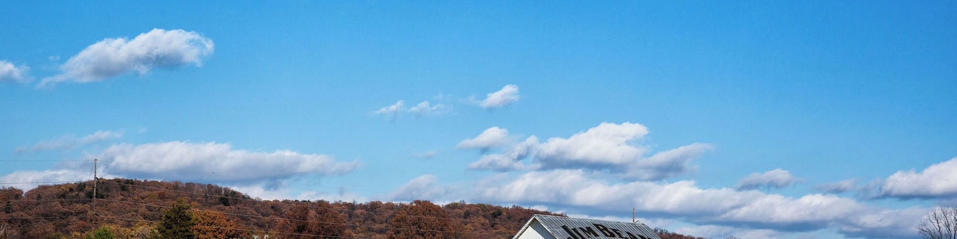 Looking for a fun weekend in the US? Tour the Kentucky Bourbon Trail.
Learn all about the distilling of bourbon, tasting some of the best bourbons along the way. Currently, there are nine distilleries on the official Kentucky Bourbon Trail and you need a minimum of two days to get to all of them. It is tons of fun plus you learn some American history along the way. #roadtrip #bourbon
Read more: http://www.earthtrekkers.com/kentucky-bourbon-trail-ultimate-guide/