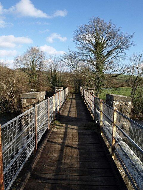 Footbridge across the River Taw. The bridge, from which 488435 was taken, takes Tawstock Footpath 9 from Chapelton and turns it into Bishop's Tawton Footpath 9 to Herner.
