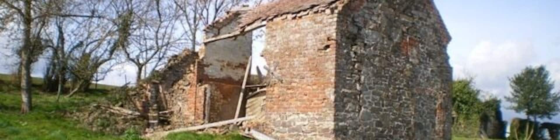 Derelict farm building at Wilderley Hall This looks a bit past hope, and has declined rapidly in the last two or three years.