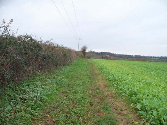 Field edge path The restricted byway ended at Black Pit Farm and the right of way continues as a footpath to Broadwell. Here the path runs along the field edge.