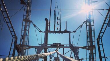 On a shrimpin' boat!! Docked on the bayou of Louisiana, this boat goes out to catch shrimp and even has a refrigeration unit that freezes the fresh catch and gets it ready for shipping to our markets and restaurants!! 🍤🍤🍤🍤🍤🍤🍤🍤🍤🇺🇸😋 #gulfshrimp #nawlins