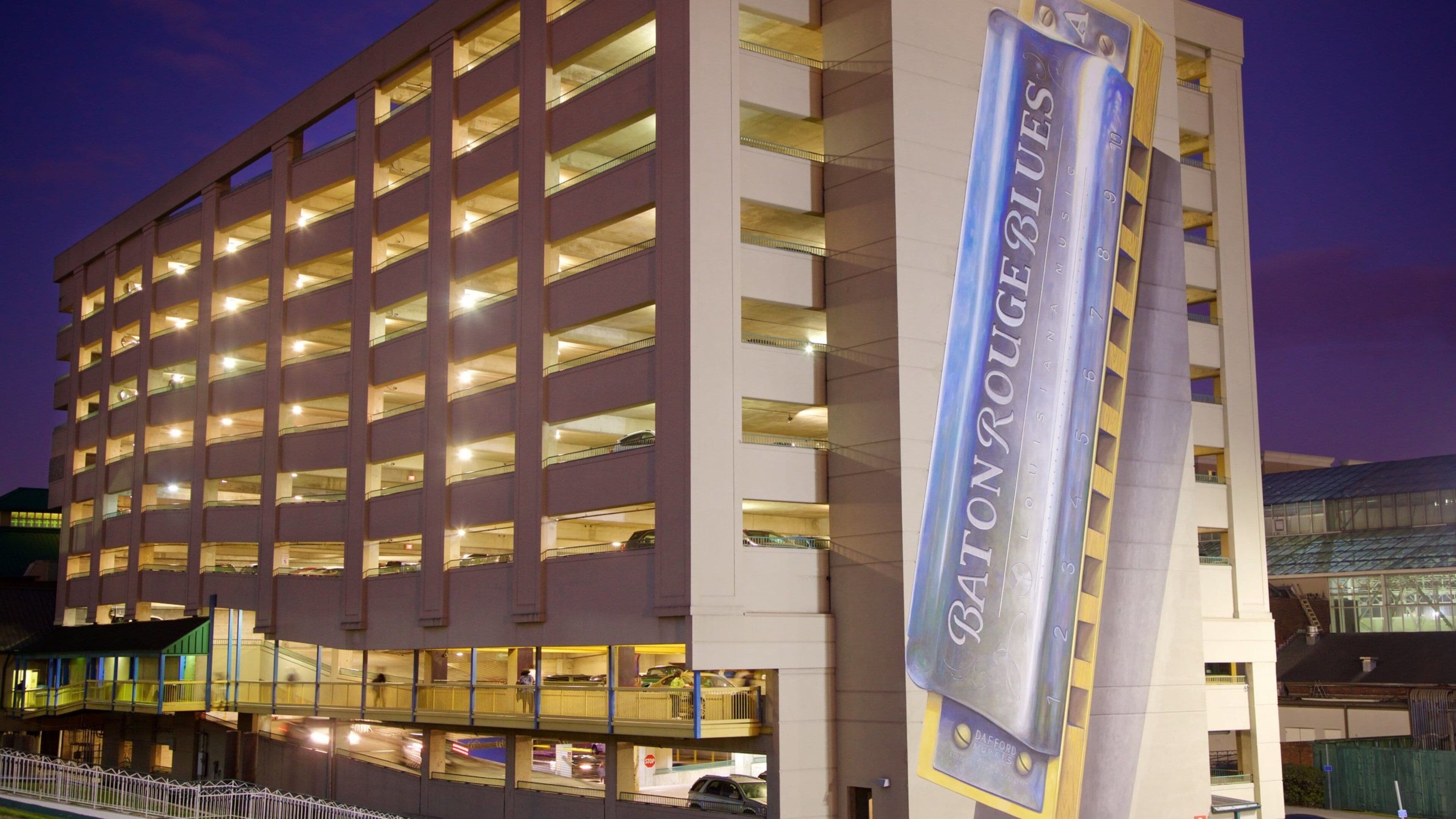 Baton Rouge qui includes scènes de nuit et signalisation