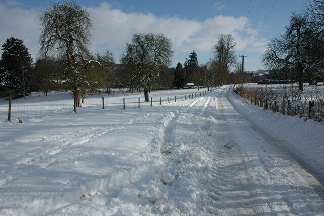 Road through Cowley Road opposite Cowley Manor.