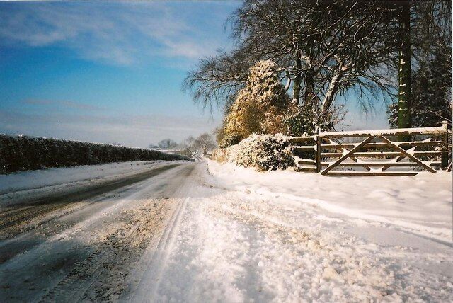 Snow on Long Lane Taken on Long Lane from Pastures Farm gate, between Christmas and New Year 1999.