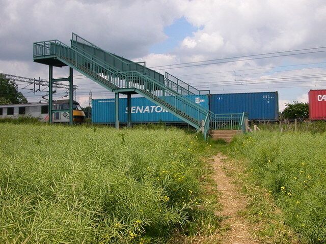 Easenhall Footpath crosses the West Coast mainline