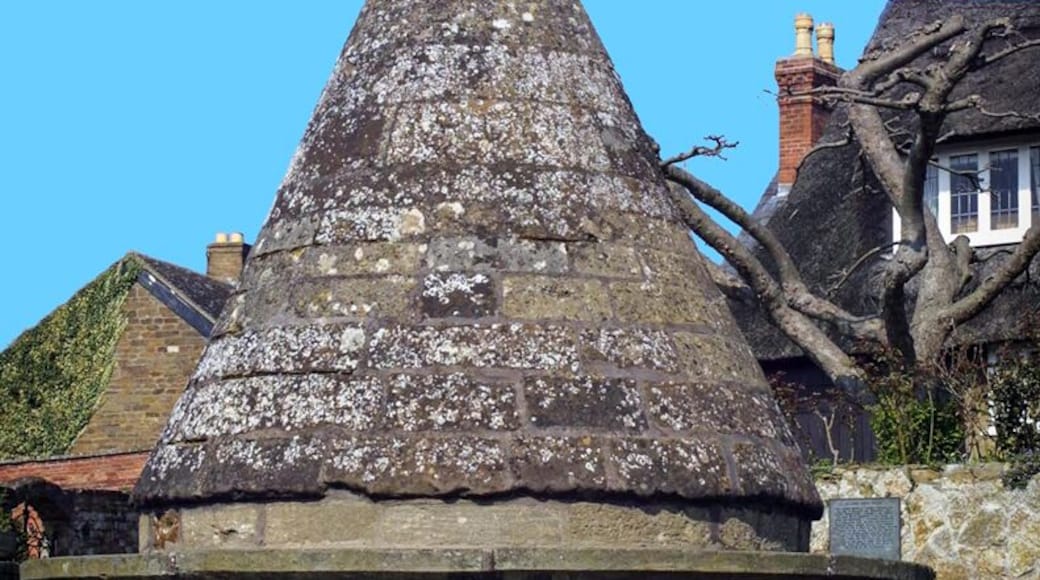The buttercross in Hallaton. Hallaton is a village and civil parish in the Harborough district of Leicestershire, England. According to the 2001 census the parish had a population of 523, increasing to 594 at the 2011 census.