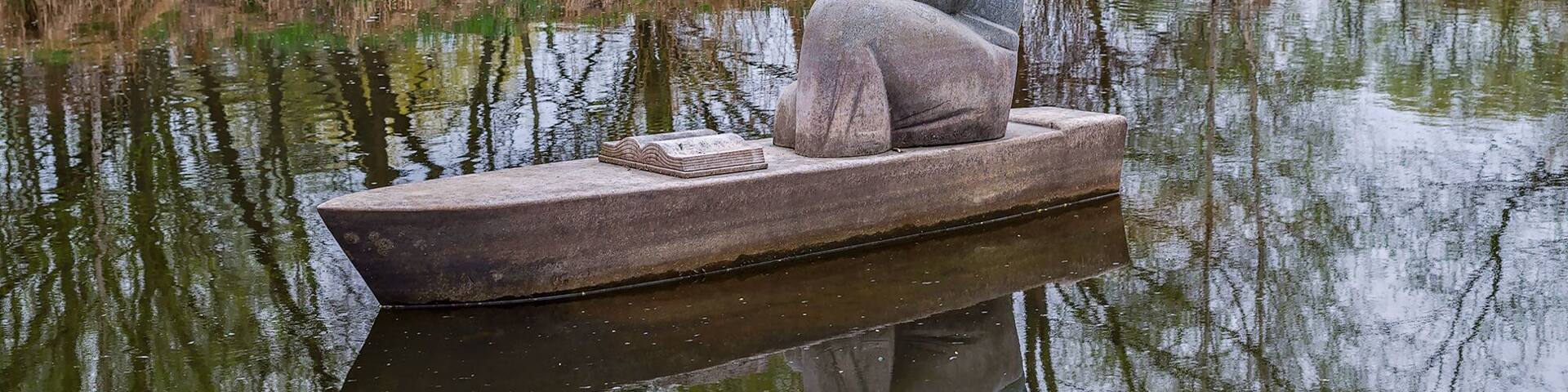 A special attraction of Radomysl is a unique 4-ton monument, built right in the middle of the river. This is a monument to the founder of the first paper mill in Central Ukraine, the archimandrite of the Kiev Pechersk Lavra, Yelisey Pletenetskiy, who immortalized the figure of a monk sitting in a stone boat with a candle, and an open book in front of him. The boat symbolizes the earthly path of man, which he must go, and the expanded book - knowledge.
