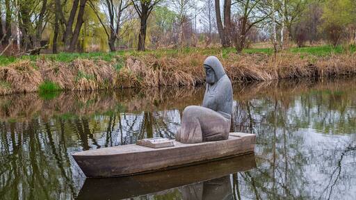 A special attraction of Radomysl is a unique 4-ton monument, built right in the middle of the river. This is a monument to the founder of the first paper mill in Central Ukraine, the archimandrite of the Kiev Pechersk Lavra, Yelisey Pletenetskiy, who immortalized the figure of a monk sitting in a stone boat with a candle, and an open book in front of him. The boat symbolizes the earthly path of man, which he must go, and the expanded book - knowledge.