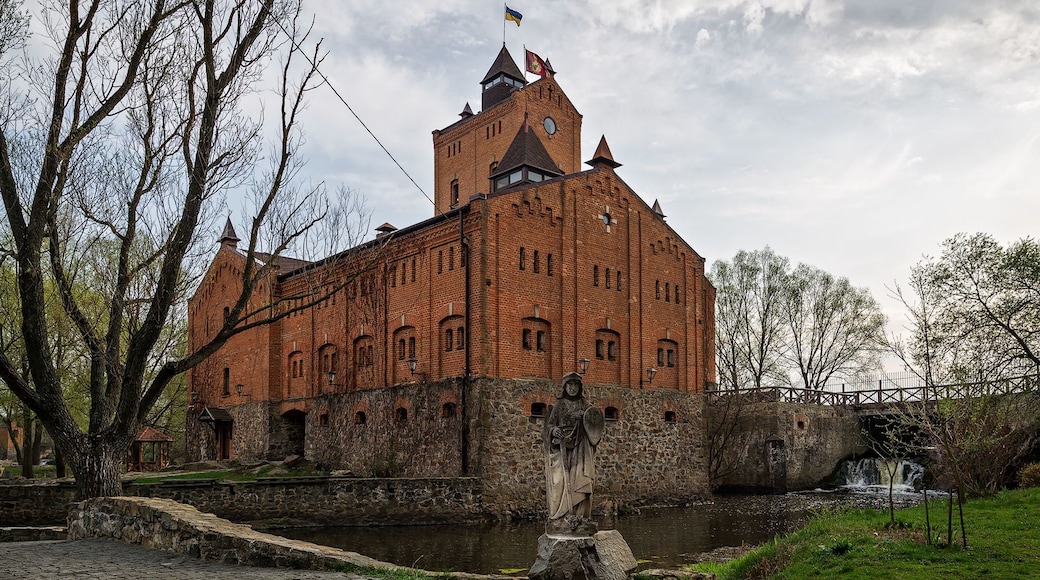 The castle in the form as in the photo was rebuilt for four years from 2007 to 2011. The construction was based on the old mill, but earlier on the site of the mill was the first Papyrnya (paper mill) in the central part of Ukraine. It was built by monks in 1612. The founder was Archimandrite Elisey Pletenetsky. It was at the Radomyshlennaya Papirni that the first book, The Book of Hours, was published in Kiev. The monks very carefully approached the choice of the construction site of the factory. At that time, such buildings were seized, but the Papyrus proudly survived. It was built as a powerful defensive structure on a granite rock. This prevented a kind of undermining. Of great importance was the source of drinking water, which hit directly from the cliff inside the building. For this reason, the defenders could remain under siege for a long time.