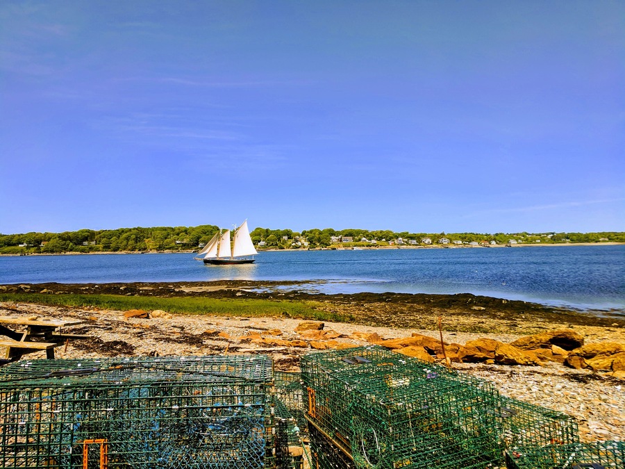 Maine has a history for ship building and maritime. Anywhere on the coast you will see schooners, and large sailboats.
#maine #vacationland #schooner #coastal #thewaylifeshouldbe #summer