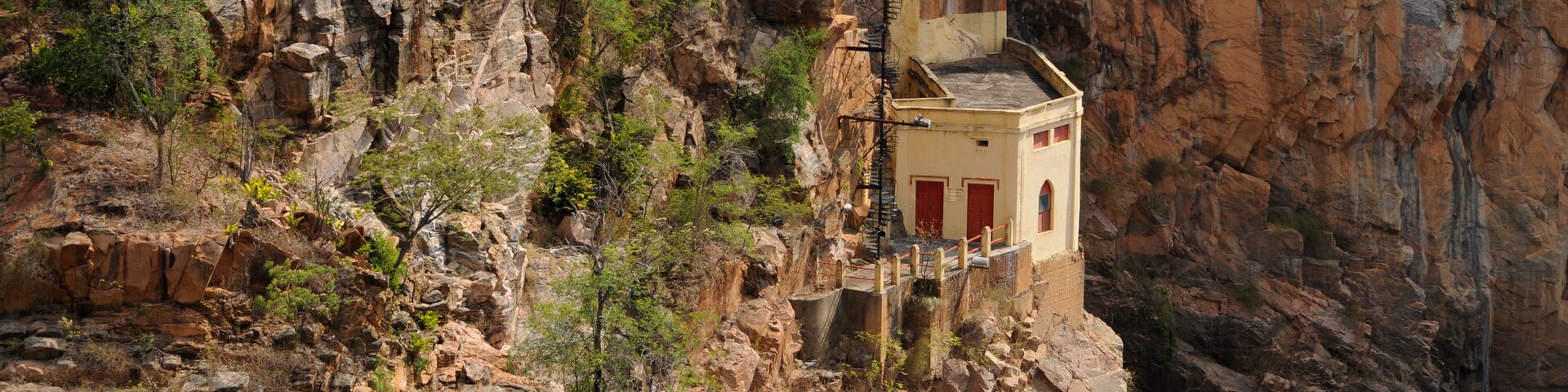 Primeira usina elétrica do Nordeste no rio São Francisco a Usina de Angiquinho em Delmiro Gouveia em Alagoas. Brasil