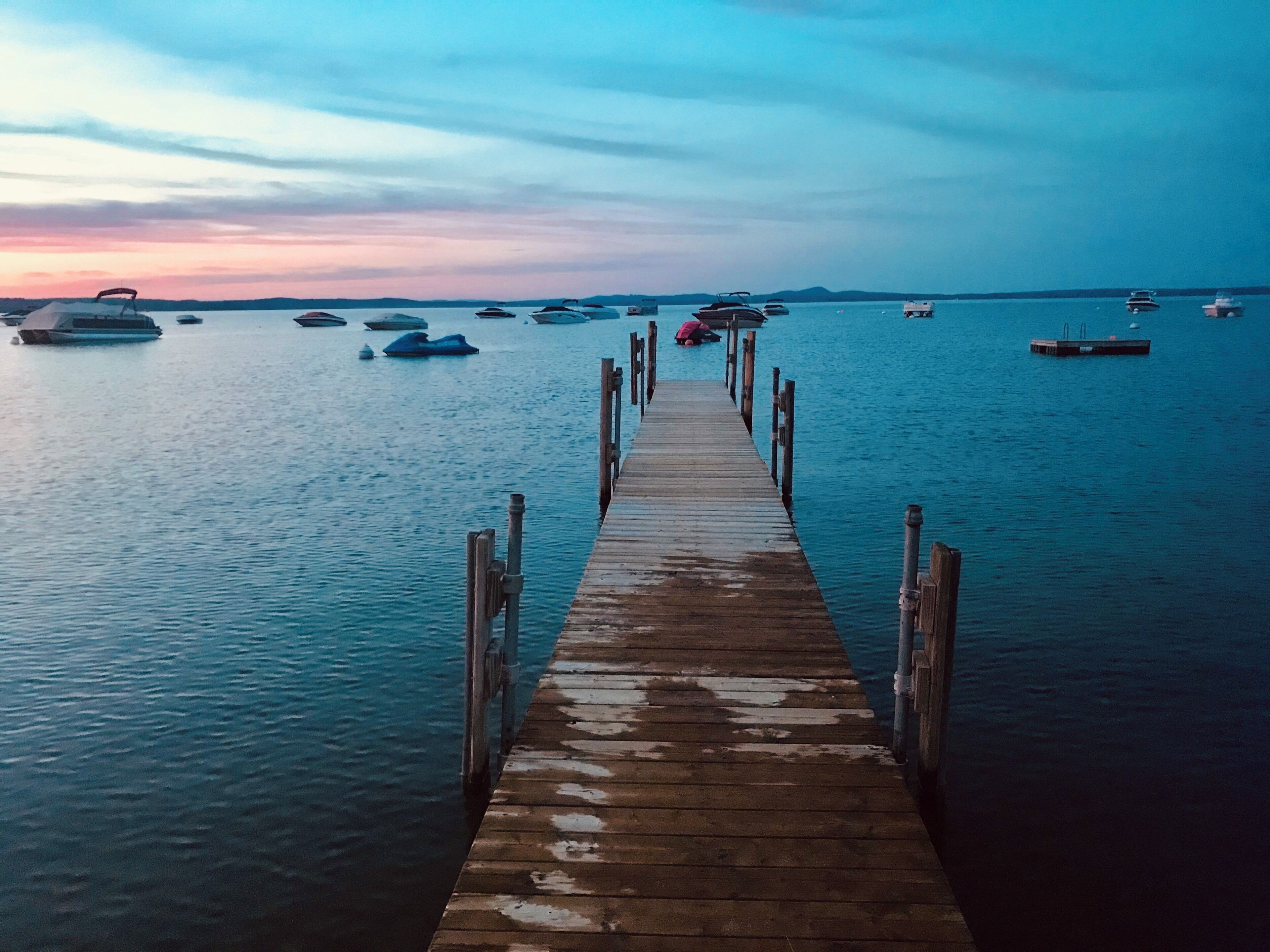 Cabins are in excellent condition and location. Lake is right across from the campground with a little restaurant and bar next door to mix with the locals and tourists alike.