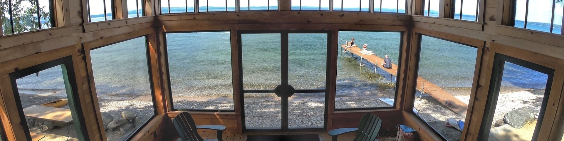 Camp Sebago might be the best spot to experience Lake Sebago! 🏊♂️ 🛶 🚣♀️ The water is clear warm and perfect for a water ski!