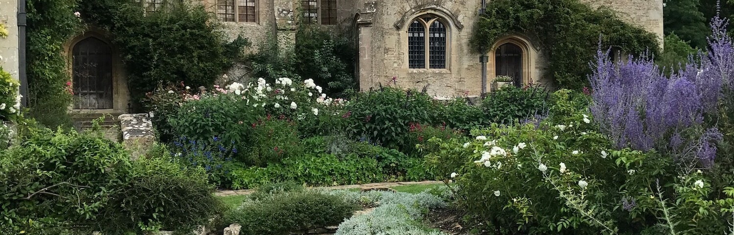 Nice and quite not the biggest house but interesting tour , take cash for tea and coffee no cards taken .
