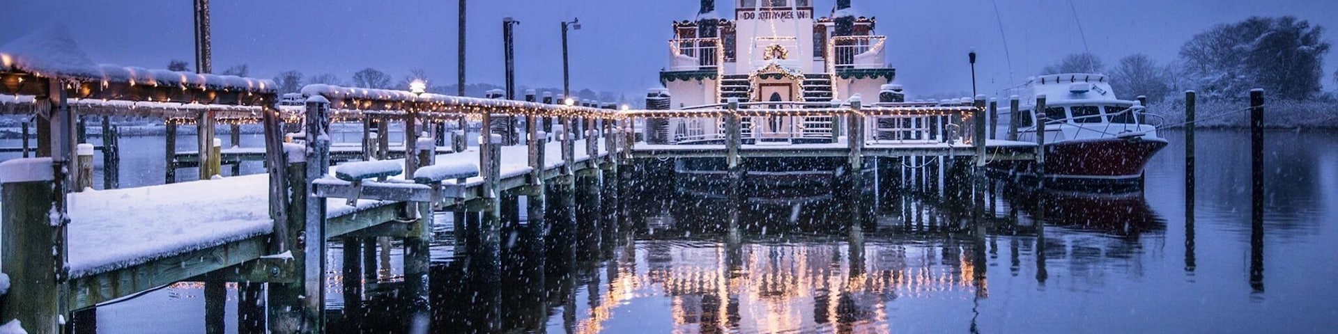 Awesome restaurant in East new market MD. They have two paddle boats that do dinner and special event cruises