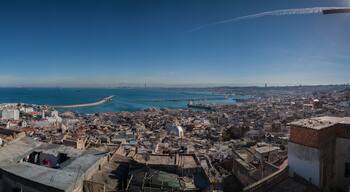 Vu panoramique de la baie d'Alger depuis la Casbah