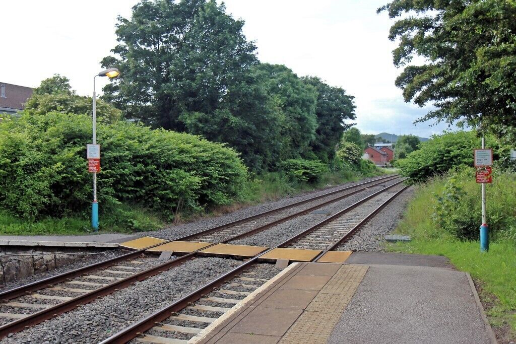 Foot crossing, Gwersyllt railway station