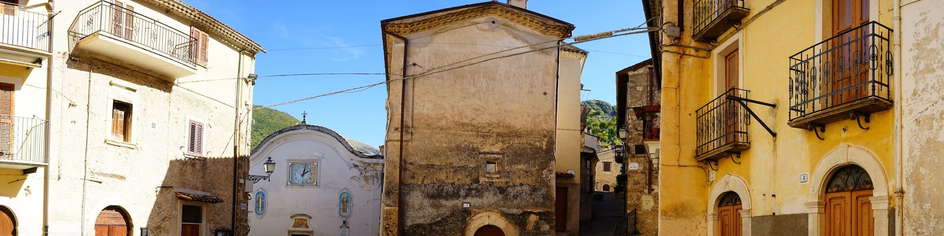 Castrovalva village central square, Abruzzo, Italy