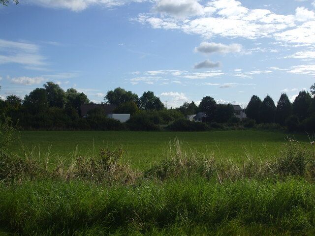 Fields towards Sutton Nurseries