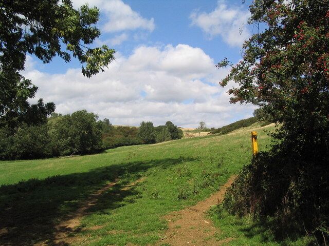 Up Langton Caudle on the Leicestershire Round. An attractive little hill named 'Langton Caudle' lies just north of Thorpe Langton. Where the 'Caudle' part of the name originates from, I don't know. The dictionary refers to Caudle as a "warm, spicy gruel for invalids". Fittingly, the nearby Langton brewery offers a beer with this name