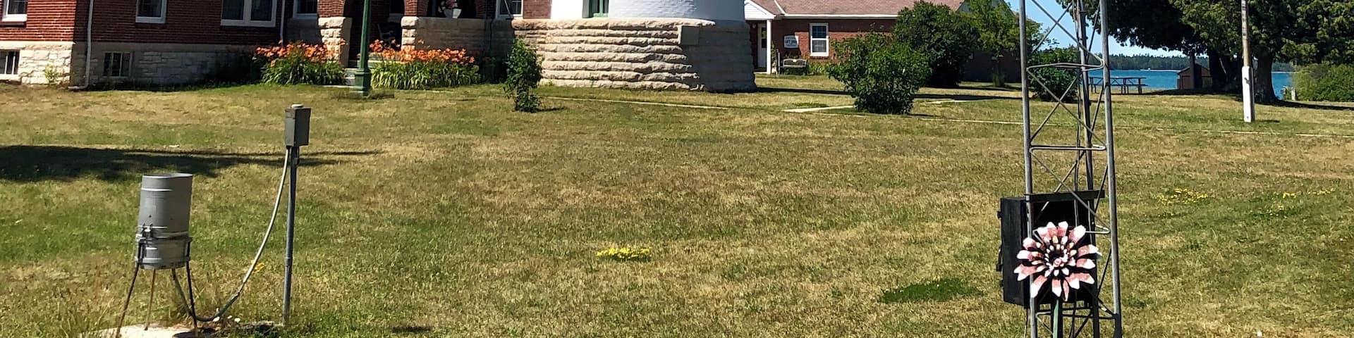 Seul Choix is a french word which translates to "only choice". Legend has it that a group of french voyageurs were forced to take refuge here during a storm as it was their 'only choice'. The birdhouse was built by the son of one of the keepers over the course of a long cold winter. It is an authentic reproduction and has recently been restored.