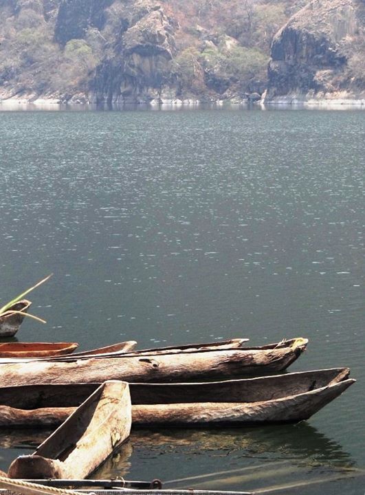 Boats at Zambezi River, Tete- Moçambique.

#waterlust. 