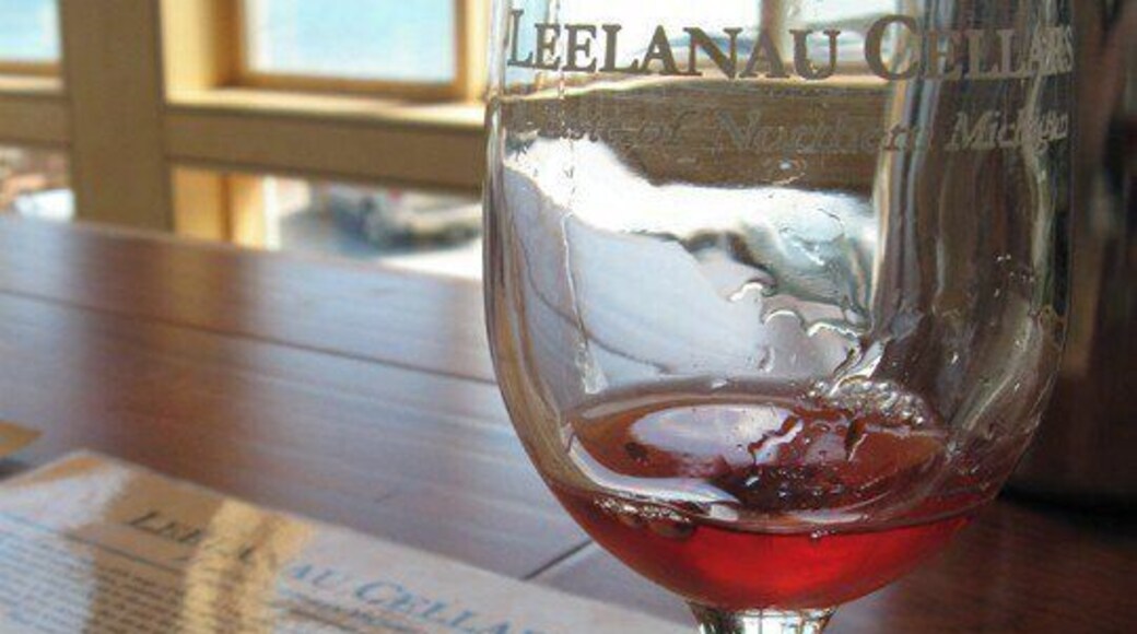 Fun winery with a tasting room, as well as a bar and restaurant. Sweet, summery wines - good for picnics.