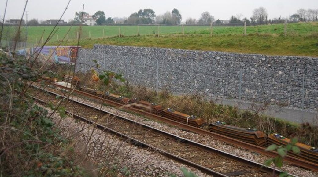 Railway & National Cycleway 2 pass through a cutting