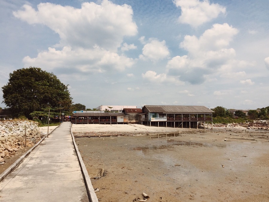 A nice small fishing village that serves fresh seafood and other local snacks and bites. Take some time to explore.