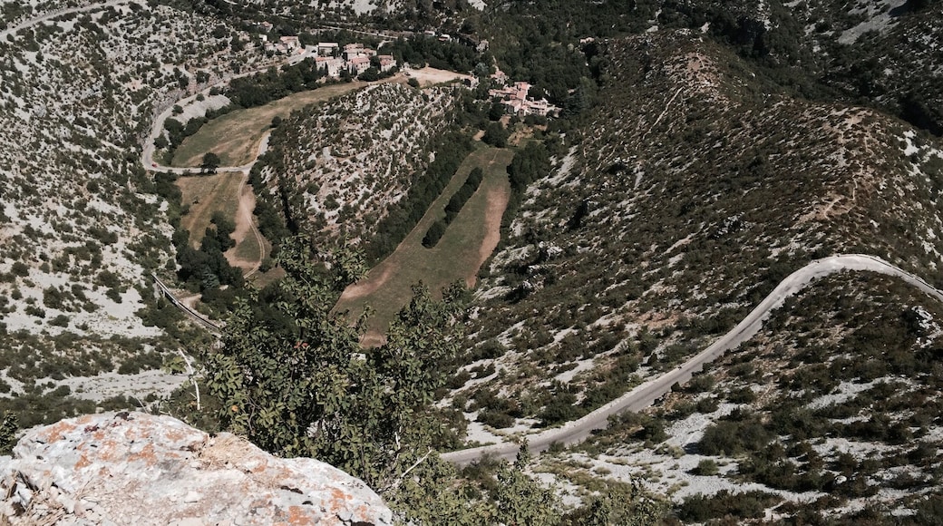 Drive down during hot summer and have a swim in the waterfall, don't like crowd? Walk either way to quite paradises