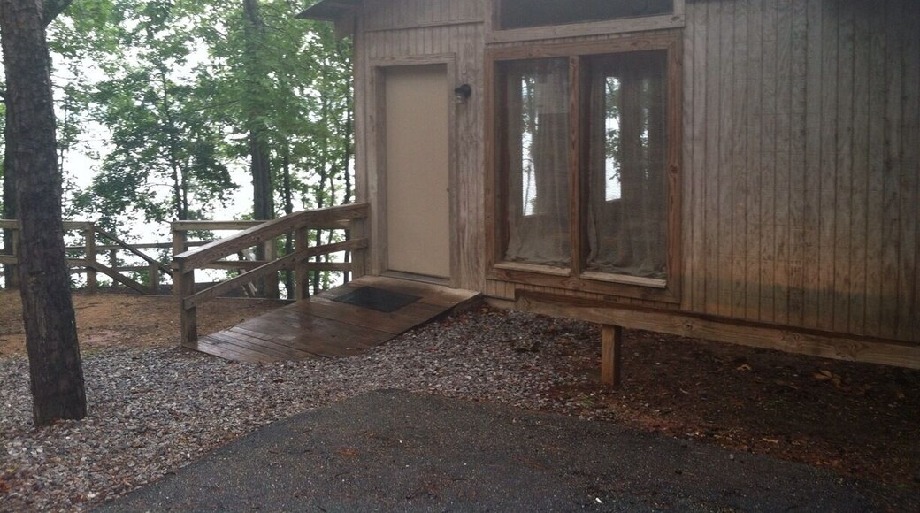 The cabin at black creek