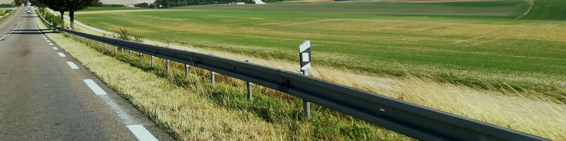 Forget about highways in France take the national or department roads and enjoy the scenery.
Relaxing drive through Champagne area
#France
#ChampagneWineArea
#TroveonTuesday-viva La France