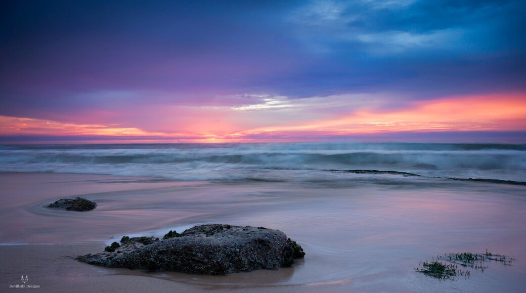 Warriewood is an amazing beach for a beautiful sunrise like the one I saw yesterday morning. A beautiful beach with some nice rocks to sit on and see the sun warm the earth.
#amazing #hotspot #beautiful #Australia
#sunrise