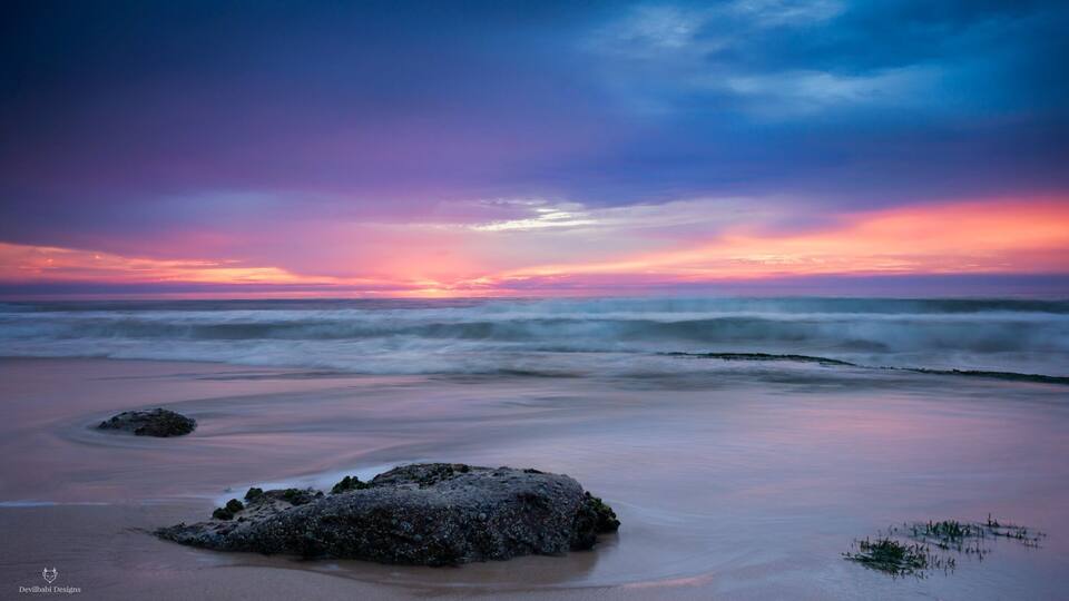 Warriewood is an amazing beach for a beautiful sunrise like the one I saw yesterday morning. A beautiful beach with some nice rocks to sit on and see the sun warm the earth.
#amazing #hotspot #beautiful #Australia
#sunrise
