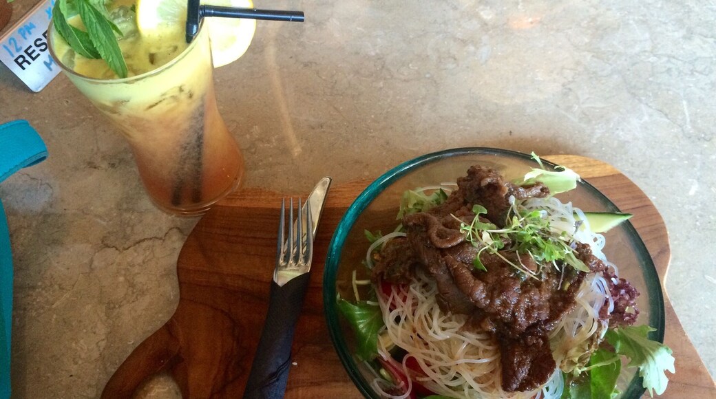 Thai beef salad
Busy cafe !