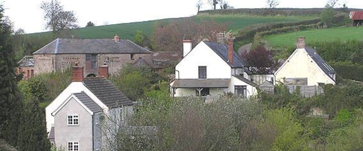 Golsoncott. Looking north from footpath just south of the hamlet