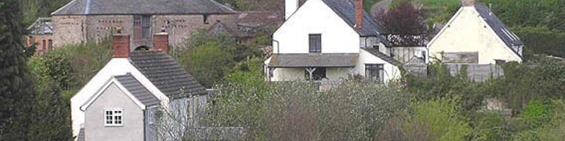 Golsoncott. Looking north from footpath just south of the hamlet