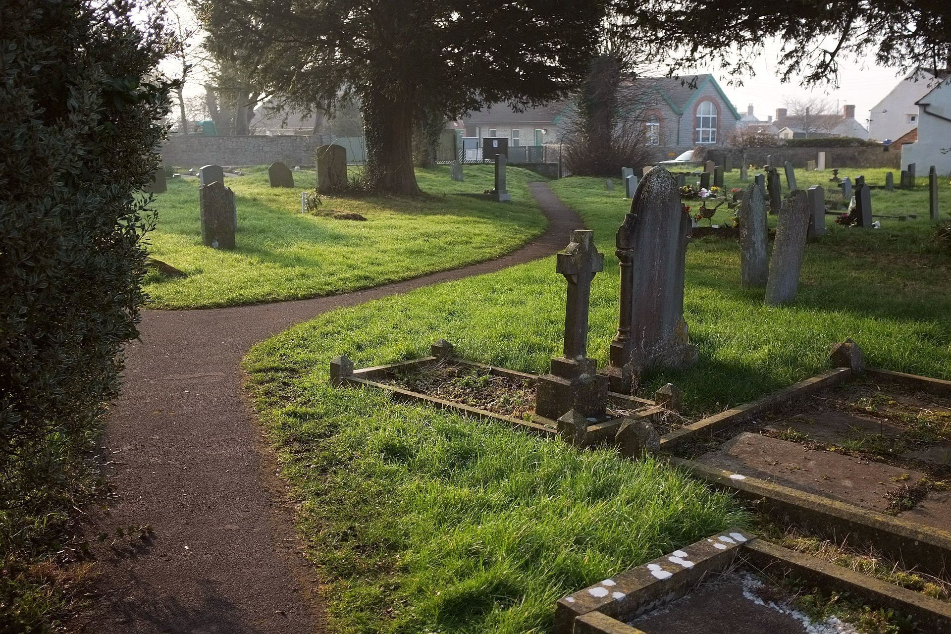Churchyard path, Bawdrip