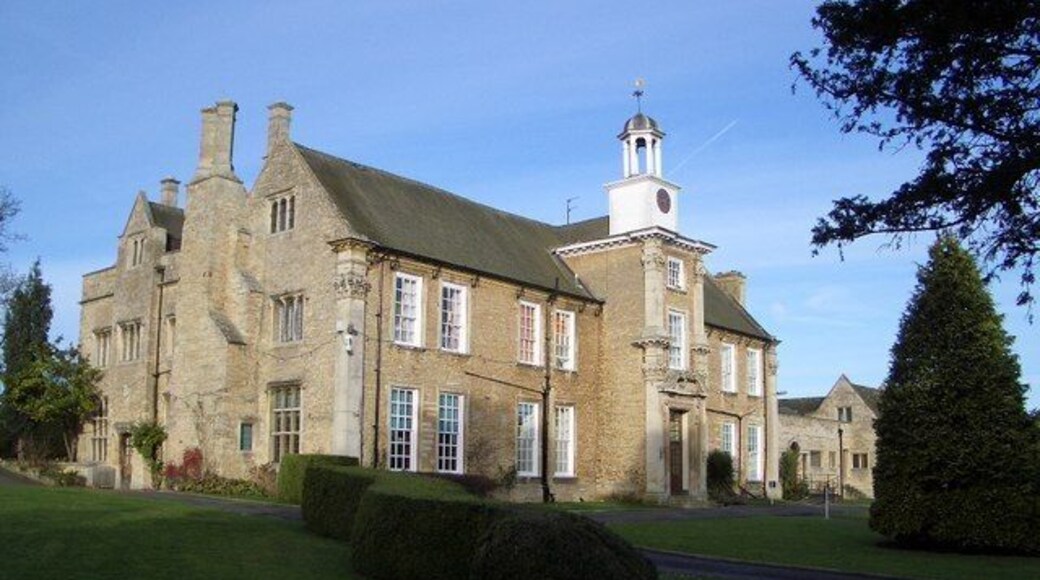 Hinwick Hall Hinwick Hall dates from the 16th century but was extensively remodelled in the 18th century when the east front was built, as appears above. Further changes were made in the 19th & 20th centuries. The house is Grade II* listed and is now put to excellent use as a further education college for young handicapped people.