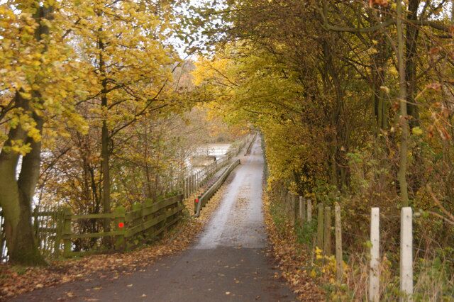 Shipley Lane Mapperley Autumn day by the reservoir