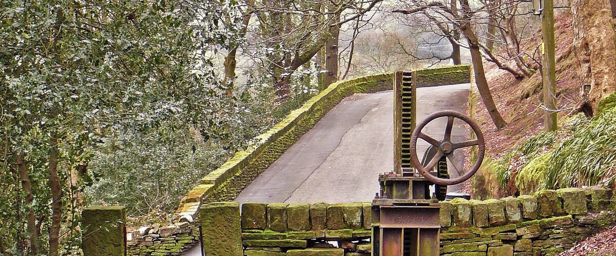Sluice gate at Rishworth Mills 1